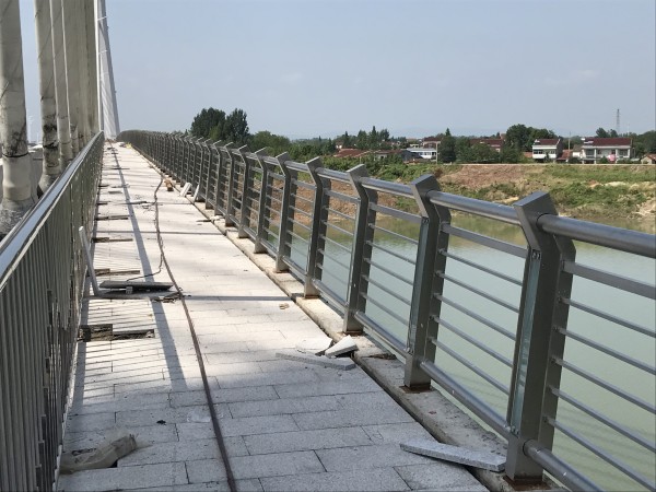 橋梁燈光護(hù)欄