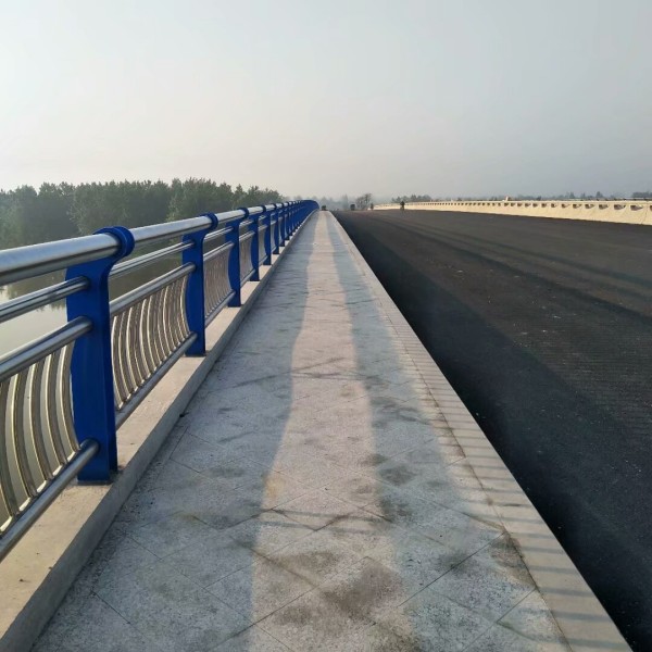 不銹鋼復(fù)合管橋梁護欄